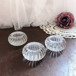 Trio de salières, poivrières, salerons en verre moulé