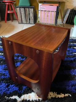 Trio de tables basses gigognes, 1970, bois foncé