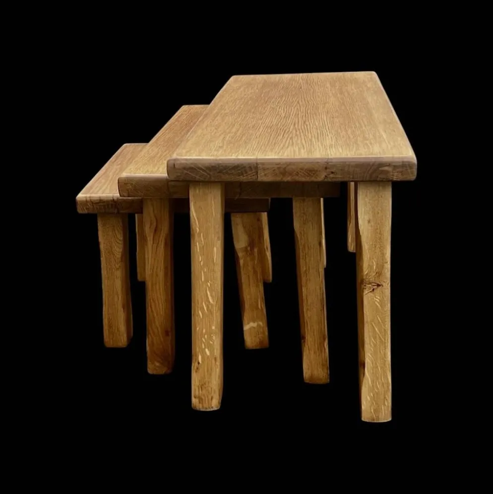 Trio de tables gigognes brutalistes en chêne massif – années 1960/70