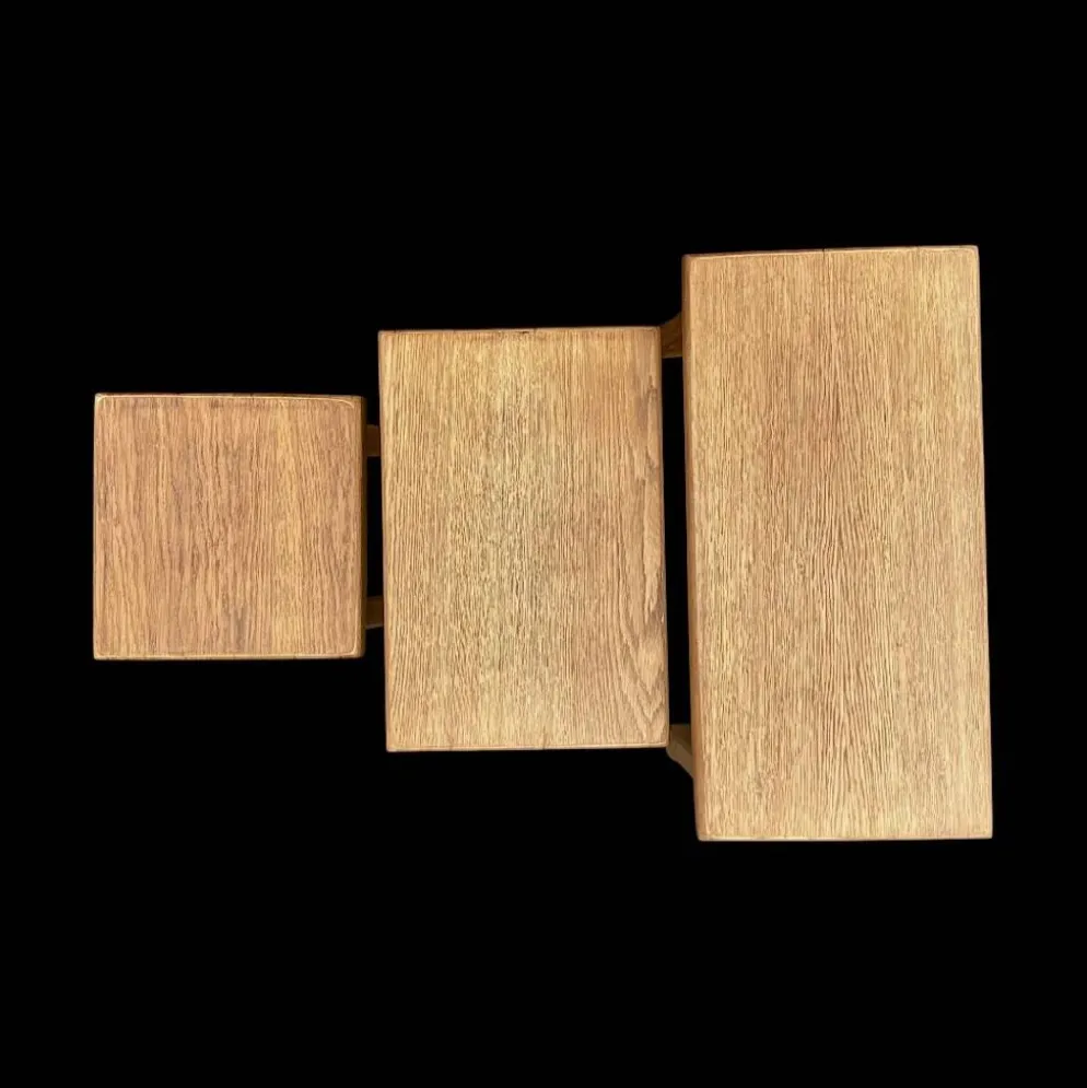Trio de tables gigognes brutalistes en chêne massif – années 1960/70