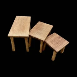 Trio de tables gigognes brutalistes en chêne massif – années 1960/70
