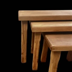 Trio de tables gigognes brutalistes en chêne massif – années 1960/70