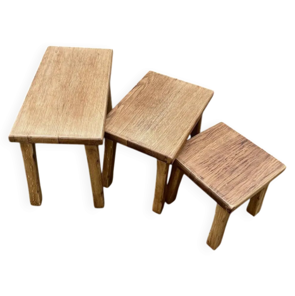 Trio de tables gigognes brutalistes en chêne massif – années 1960/70