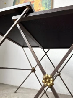 Trio de tables gigognes dans le goût de Jacques Adnet, années 50