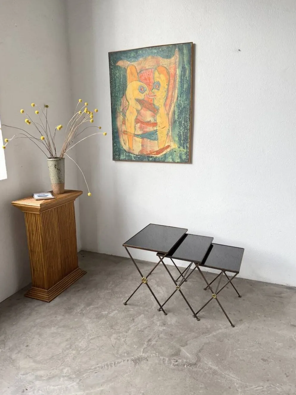 Trio de tables gigognes dans le goût de Jacques Adnet, années 50