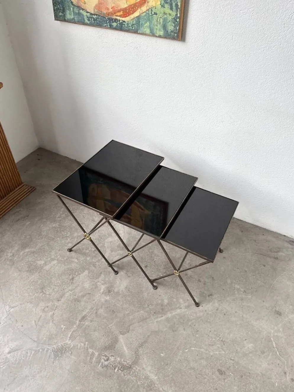 Trio de tables gigognes dans le goût de Jacques Adnet, années 50