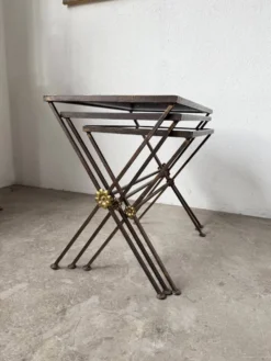 Trio de tables gigognes dans le goût de Jacques Adnet, années 50