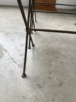 Trio de tables gigognes dans le goût de Jacques Adnet, années 50