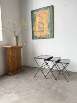 Trio de tables gigognes dans le goût de Jacques Adnet, années 50