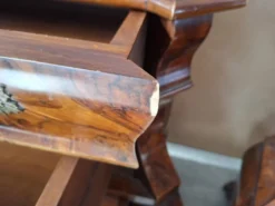 Trittico Baroque Néerlandais Années 20 – Coiffeuse et Paire de Chevets Marquetés