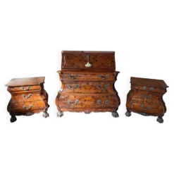 Trittico Baroque Néerlandais Années 20 – Coiffeuse et Paire de Chevets Marquetés