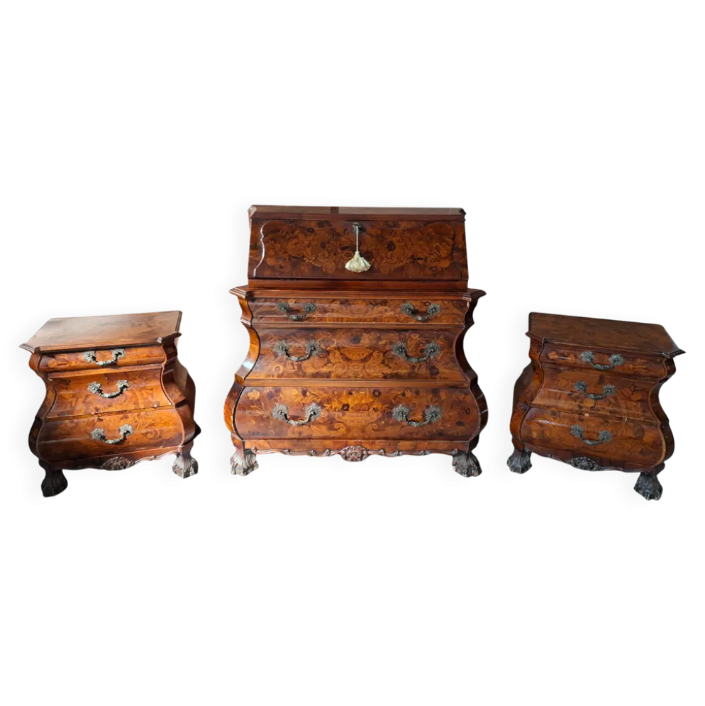 Trittico Baroque Néerlandais Années 20 – Coiffeuse et Paire de Chevets Marquetés