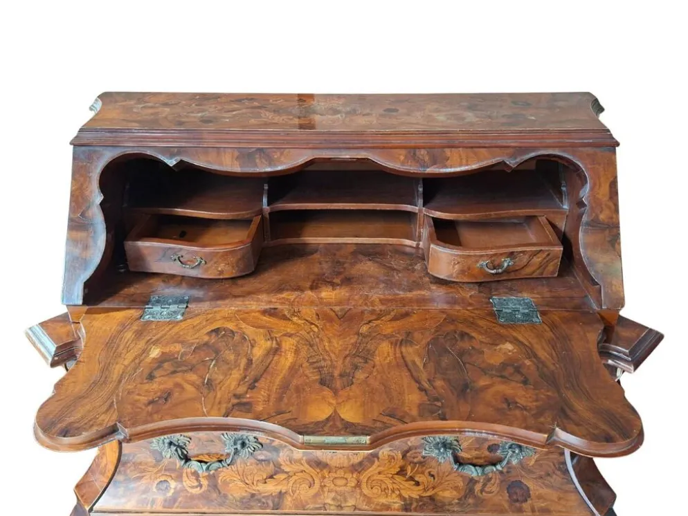 Trittico Baroque Néerlandais Années 20 – Coiffeuse et Paire de Chevets Marquetés
