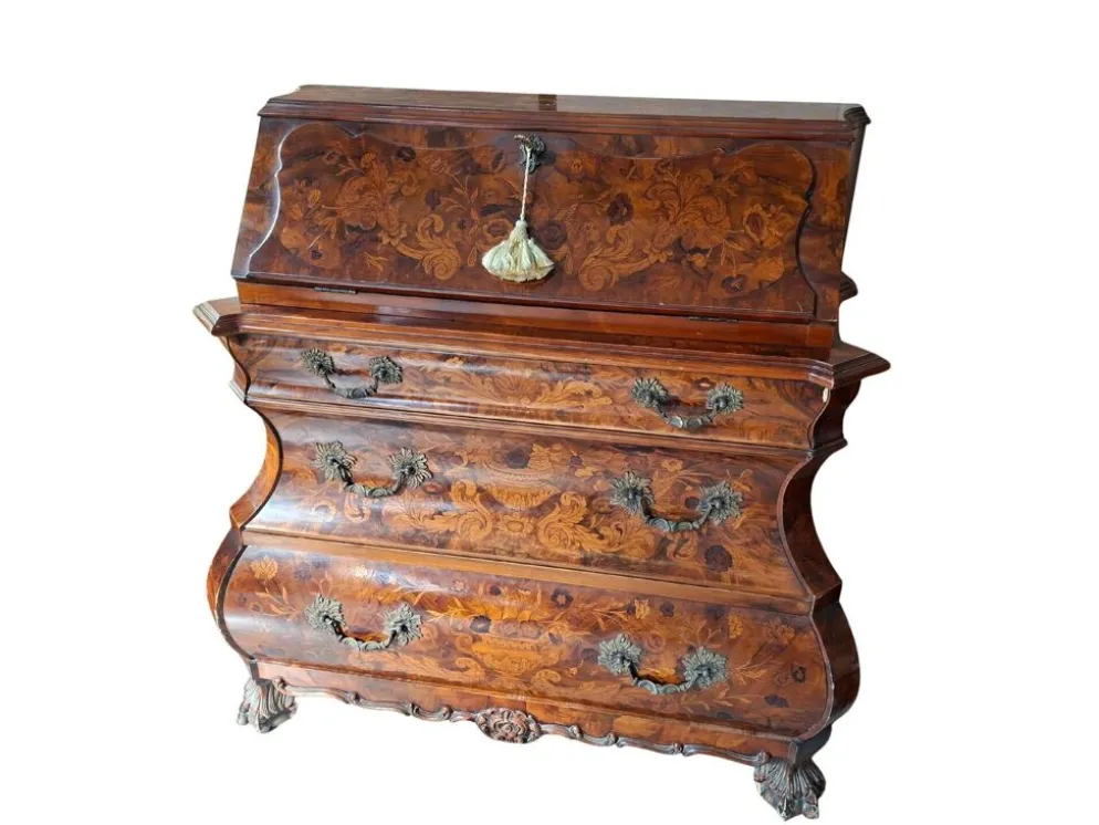 Trittico Baroque Néerlandais Années 20 – Coiffeuse et Paire de Chevets Marquetés