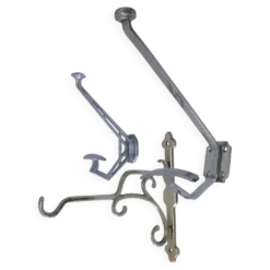 Trois patères laiton chrome aluminium début XXème