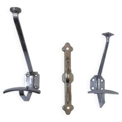 Trois patères laiton chrome aluminium début XXème
