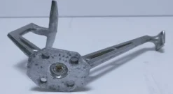 Trois patères laiton chrome aluminium début XXème