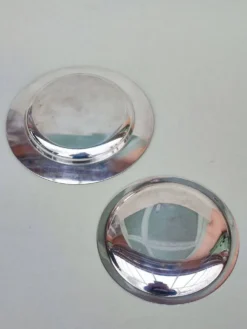 Trois sous-verres en métal argenté