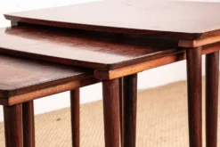 Trois tables Gigognes Danoise en Palissandre par Mobelintersia 1960.