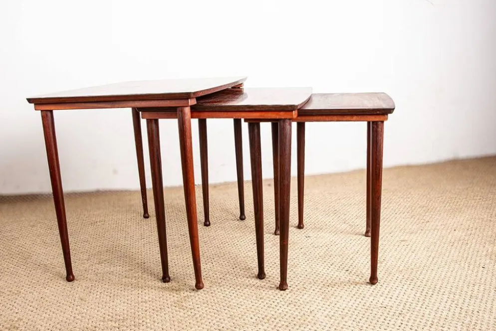 Trois tables Gigognes Danoise en Palissandre par Mobelintersia 1960.