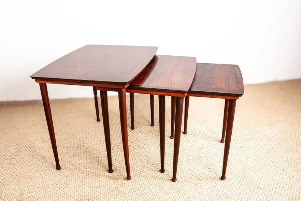 Trois tables Gigognes Danoise en Palissandre par Mobelintersia 1960.