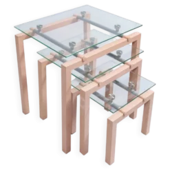 Trois tables gigognes des années 90 en métal peint et verre trempé