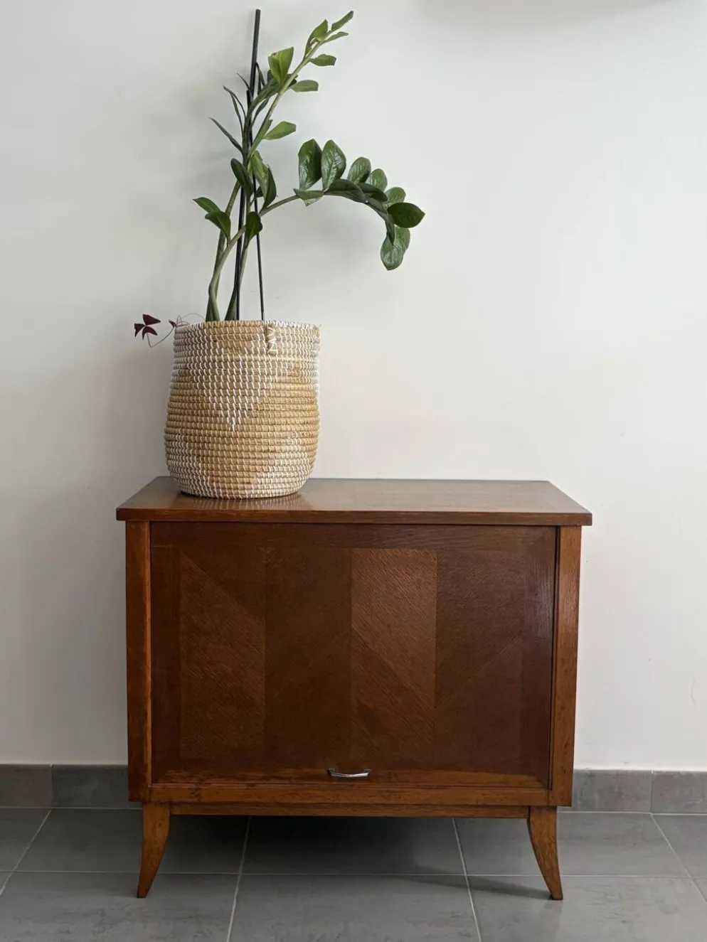 Très beau buffet bas compartimenté vintage