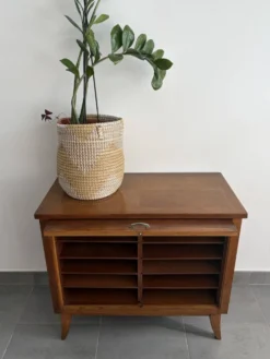 Très beau buffet bas compartimenté vintage