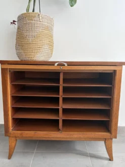 Très beau buffet bas compartimenté vintage