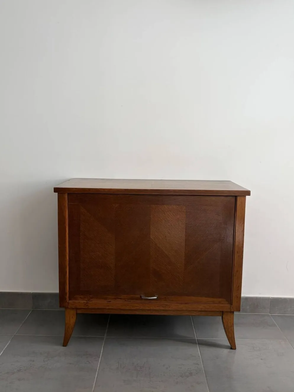 Très beau buffet bas compartimenté vintage