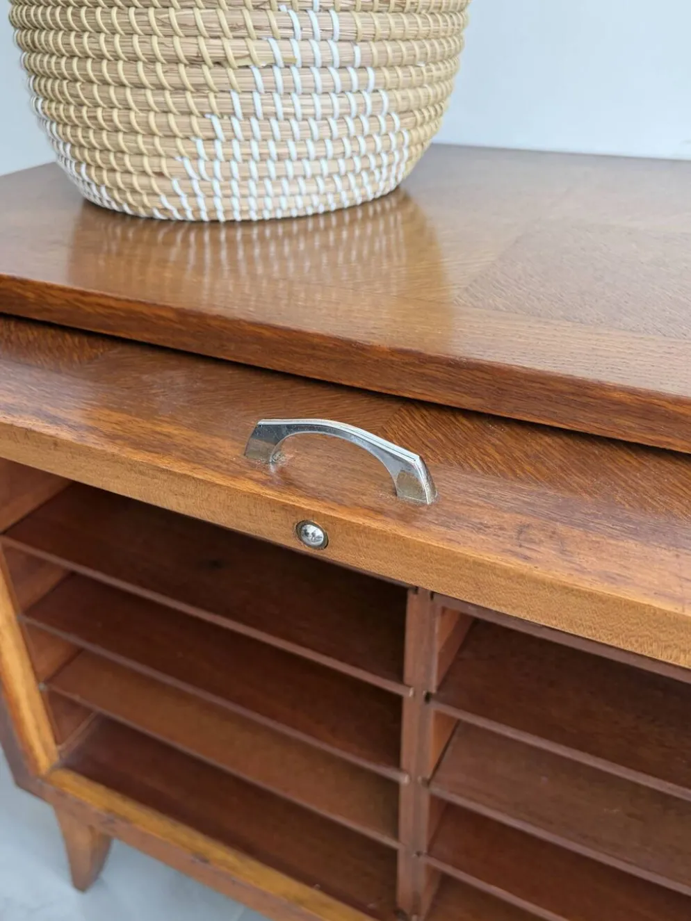 Très beau buffet bas compartimenté vintage