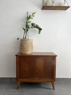 Très beau buffet bas compartimenté vintage