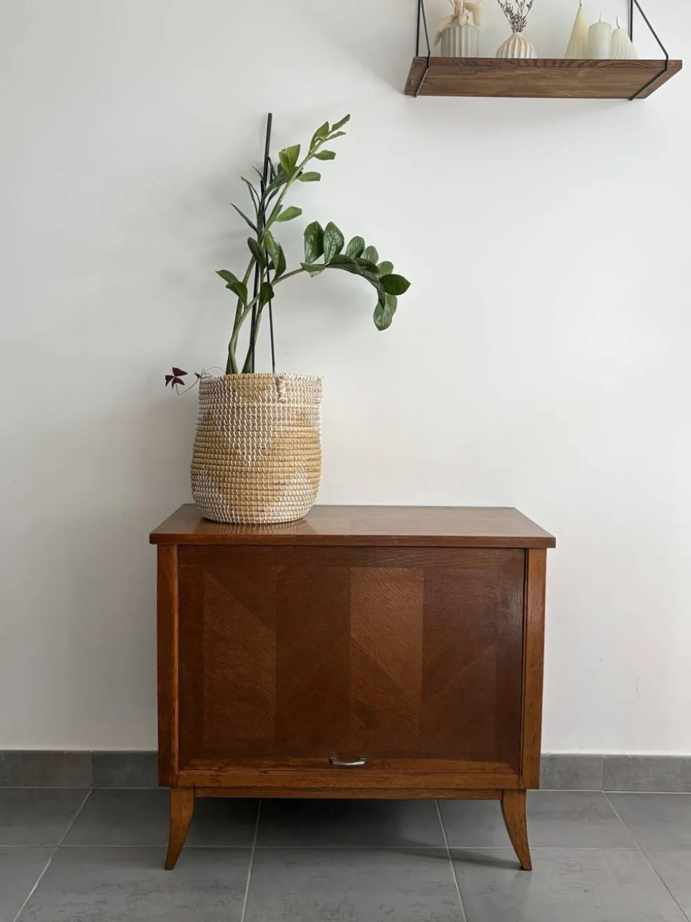Très beau buffet bas compartimenté vintage