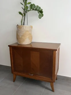 Très beau buffet bas compartimenté vintage