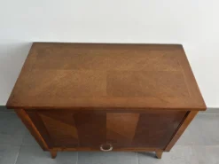 Très beau buffet bas compartimenté vintage