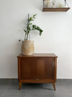 Très beau buffet bas compartimenté vintage