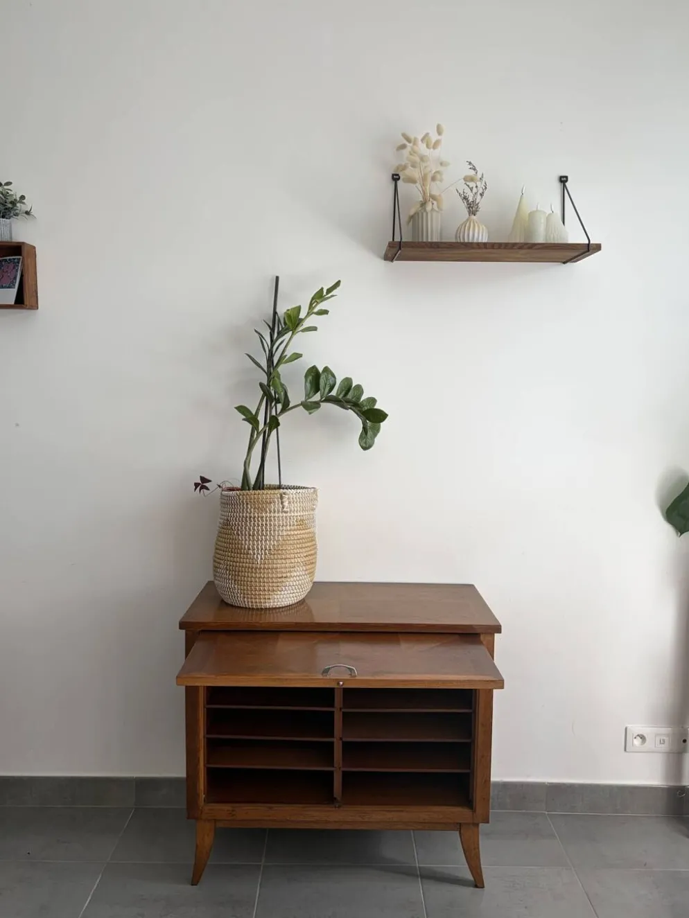Très beau buffet bas compartimenté vintage