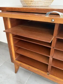 Très beau buffet bas compartimenté vintage