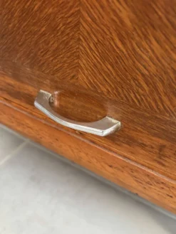 Très beau buffet bas compartimenté vintage