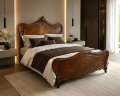 Très beau lit double ancien de style Louis XV, en bois et placage de noyer
