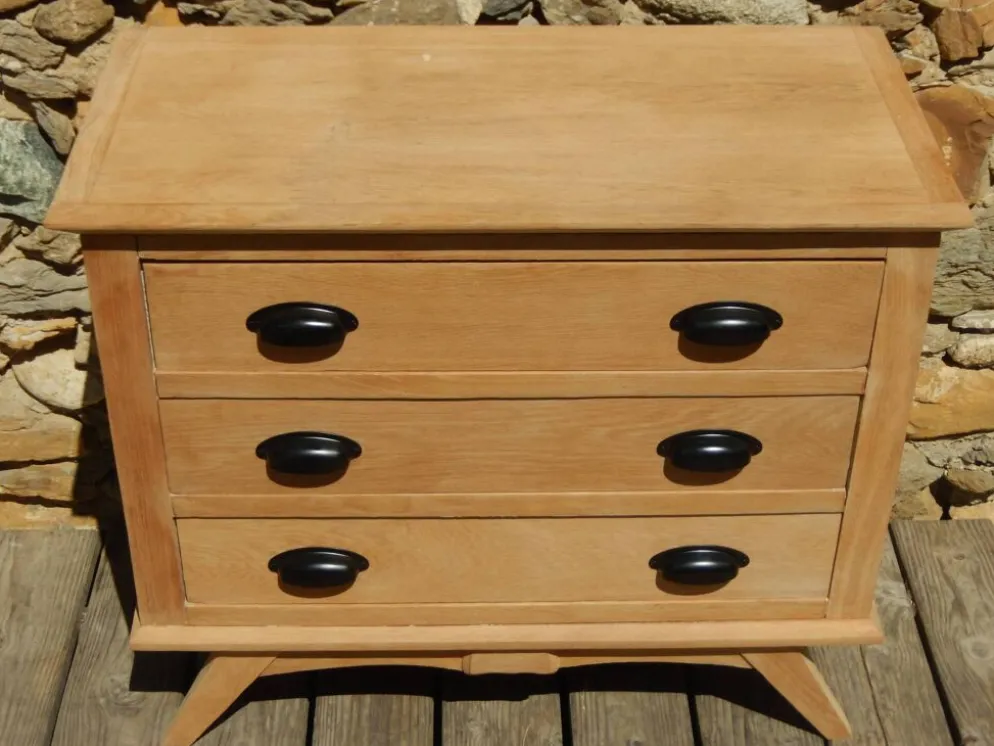 Très charmante petite commode en chêne à pieds compas style scandinave