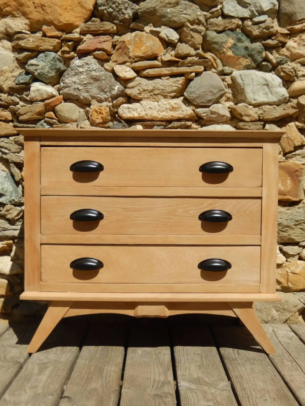Très charmante petite commode en chêne à pieds compas style scandinave