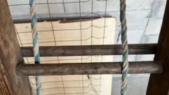 Très grande échelle en bois coulissante vintage
