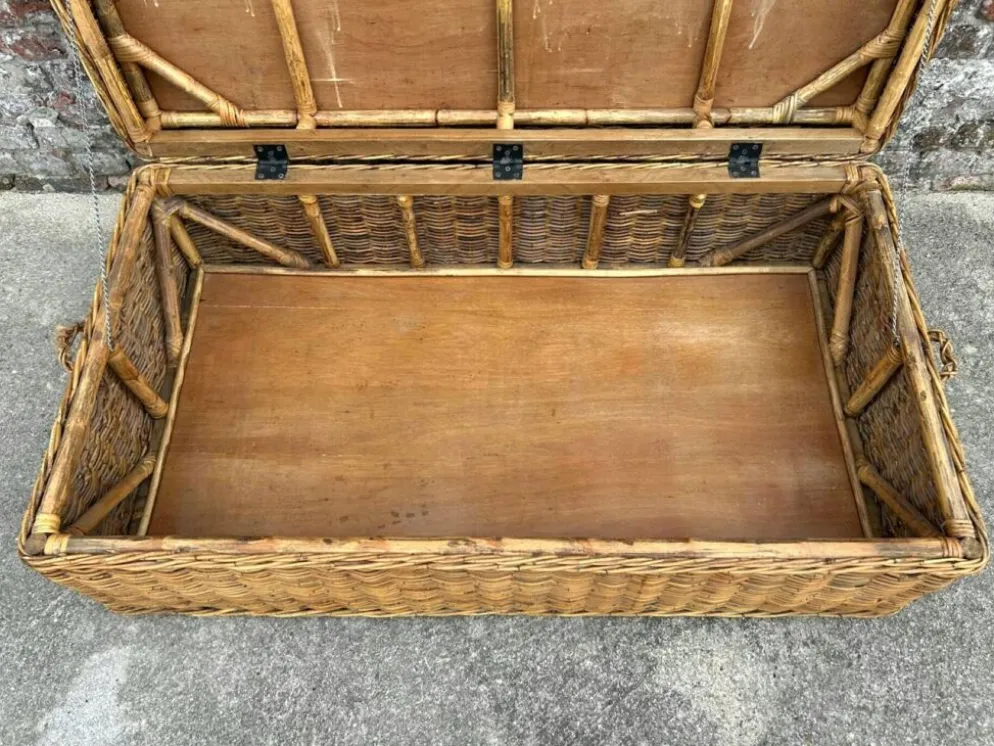 Très grande malle vintage en osier et rotin, coffre ancien