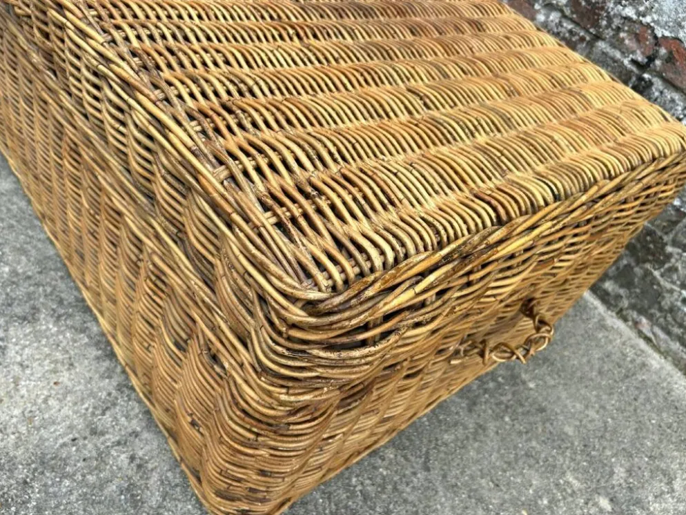 Très grande malle vintage en osier et rotin, coffre ancien