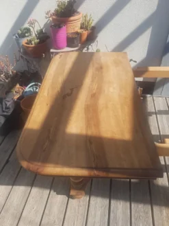 Très grande table en bois massif