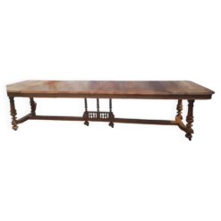 Très grande table en bois massif