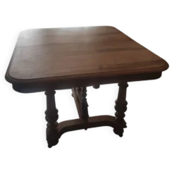 Très grande table en bois massif
