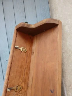 Très grande étagère/ casserolier ancien en bois