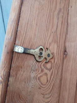 Très grande étagère/ casserolier ancien en bois